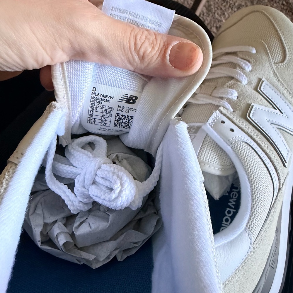 New Balance Cream Sneakers - Picture 6 of 11